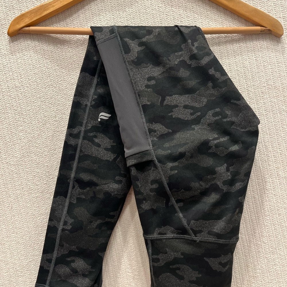 Fabletics Camo Print Gray Legging w/pockets